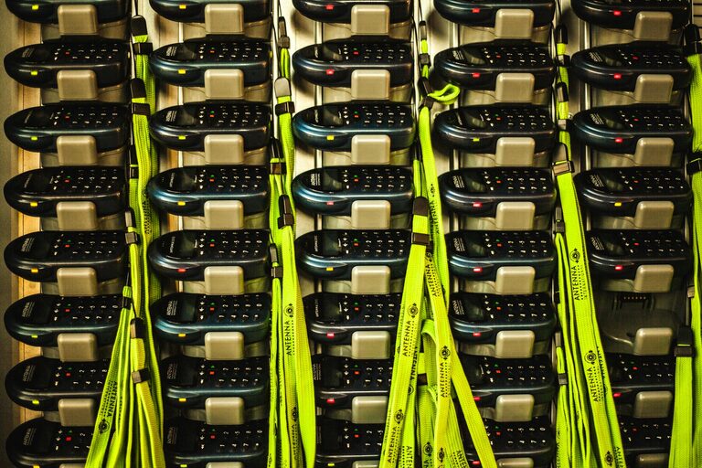 Come creare una stazione di ricarica per dispositivi efficace e ordinata